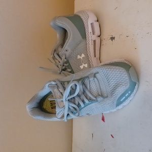 Under Armour infinite sneakers